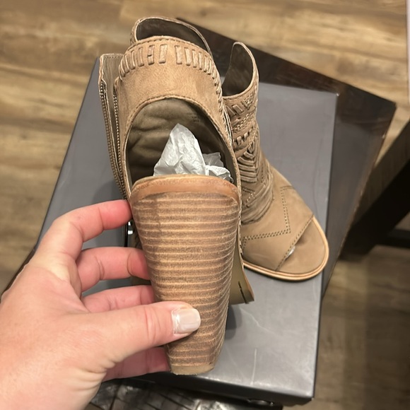 Vince Camuto shoes - Picture 4 of 5